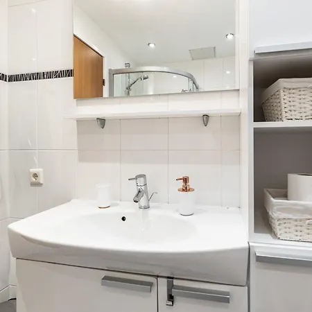Apartment Airhome - The Admiral House